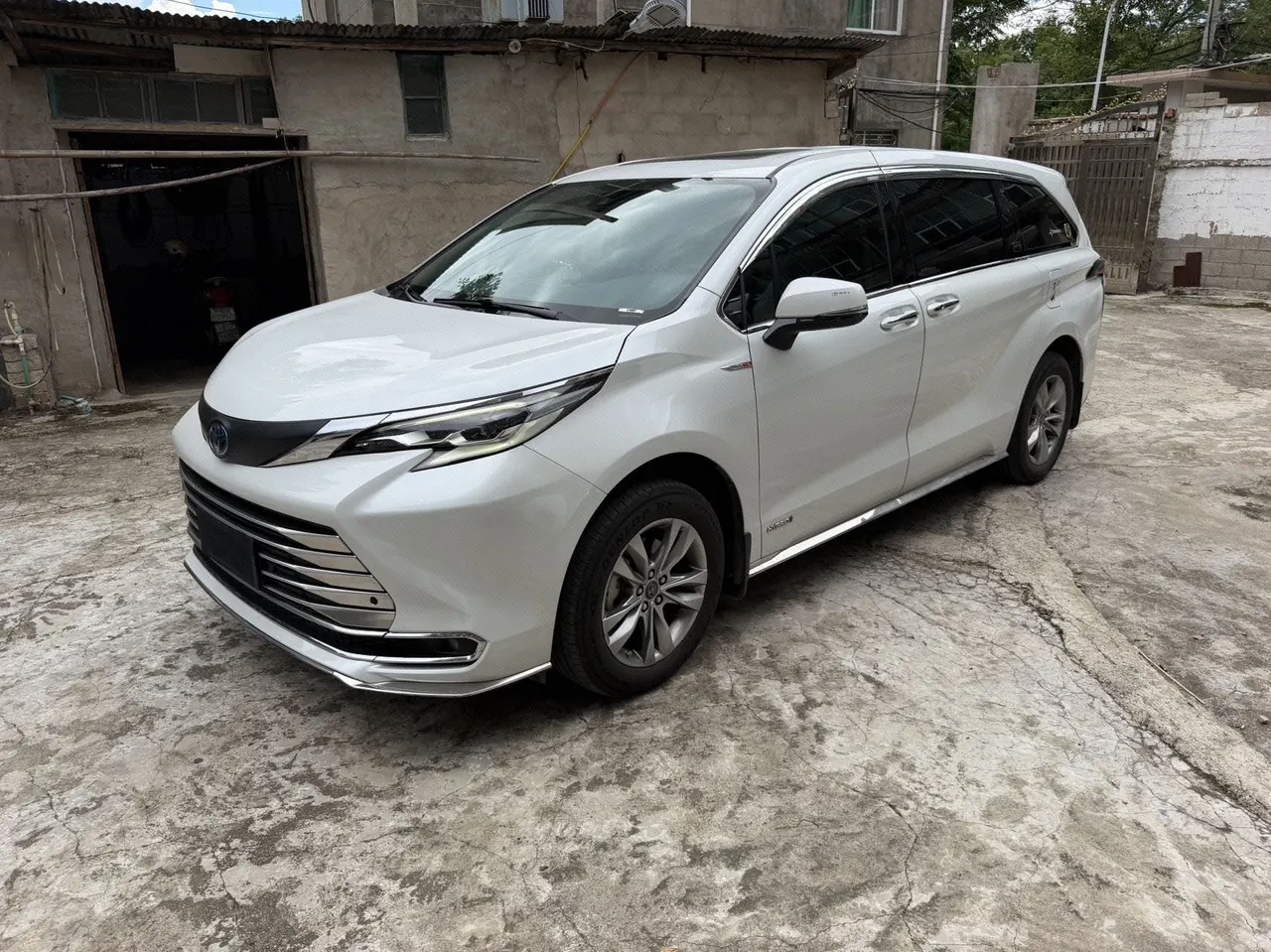 Open image lightbox: Toyota 2023 Sana 2.5 Stepless Comfort Edition Automatic Gear