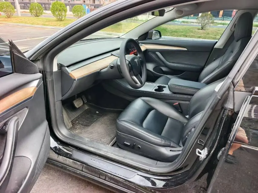 Tesla 2022 Model 3 rear-wheel drive version of automatic transmission 3