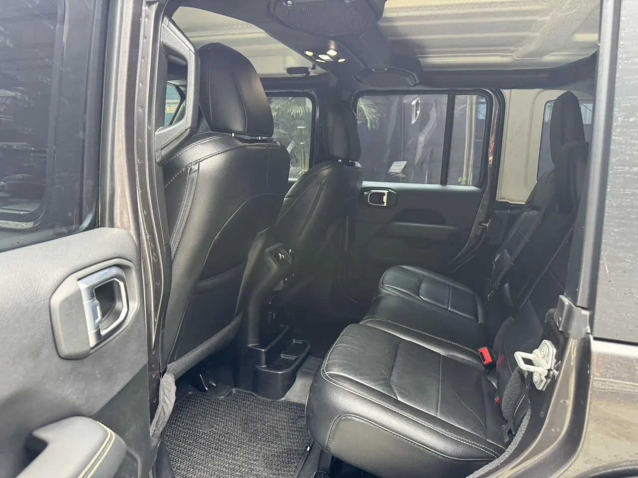 Jeep herdsman (imported) 2021 herdsman 2.0T Sahara four-door automatic gear 6