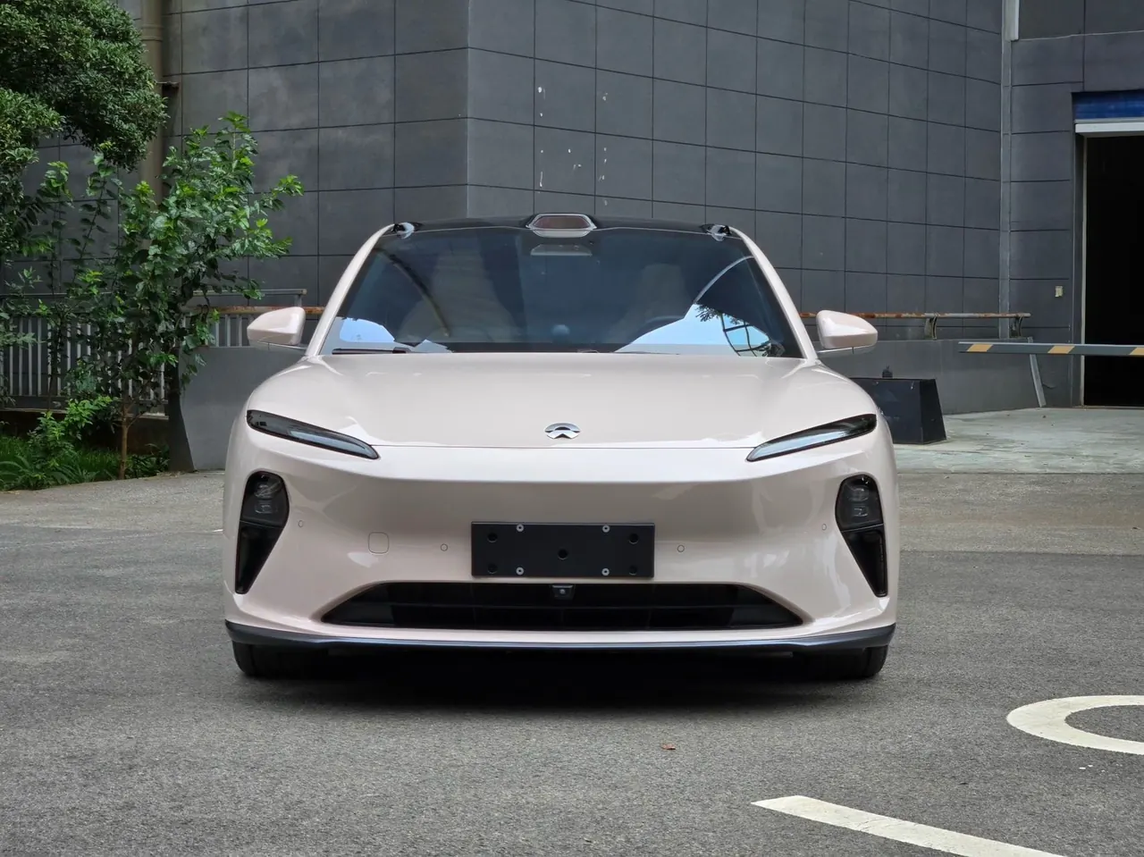 NIO 2022 ET5 75kWh automatic gear 2