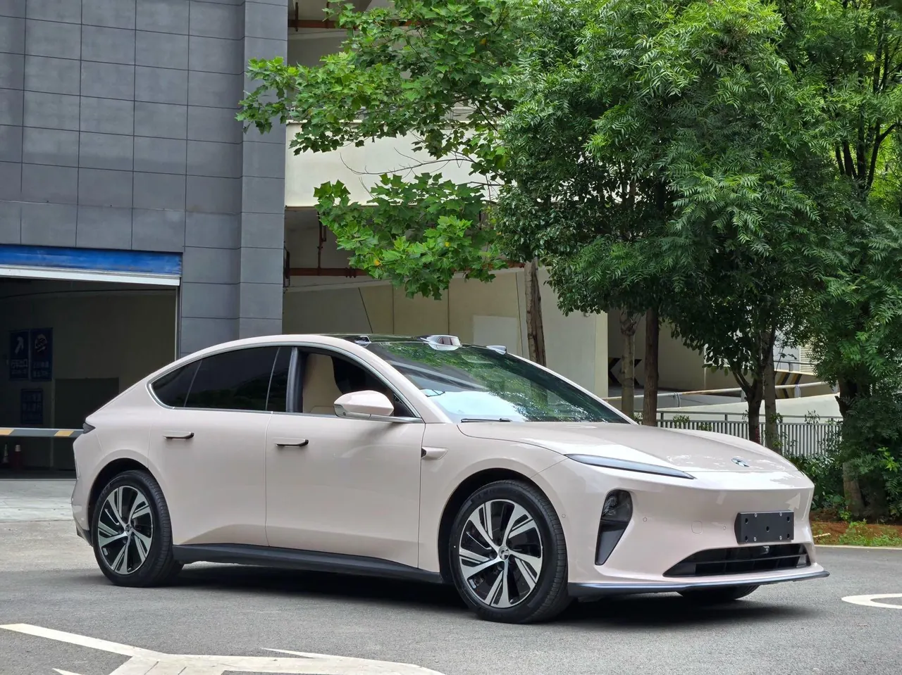 NIO 2022 ET5 75kWh automatic gear 3