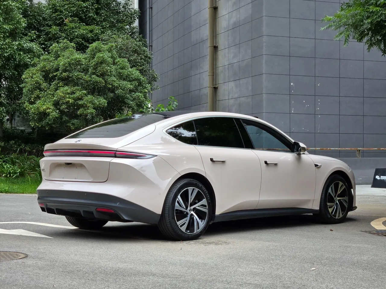 NIO 2022 ET5 75kWh automatic gear 7