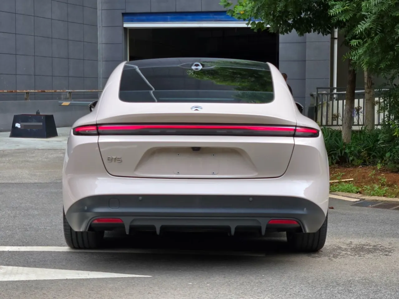 NIO 2022 ET5 75kWh automatic gear 8