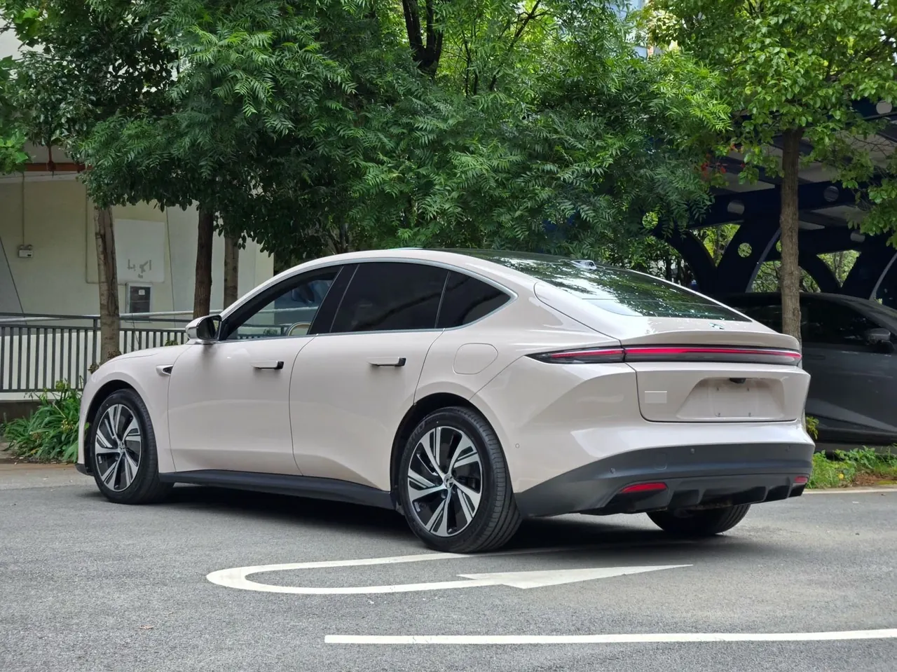 NIO 2022 ET5 75kWh automatic gear 9