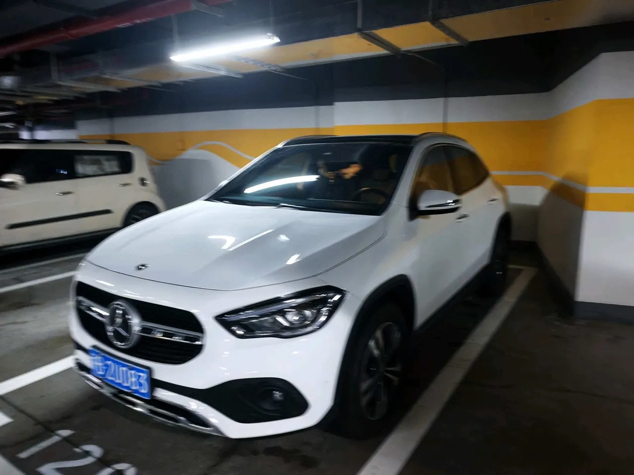 Open image lightbox: Mercedes Benz 2022 GLA 200 1.3T (modified) automatic gear