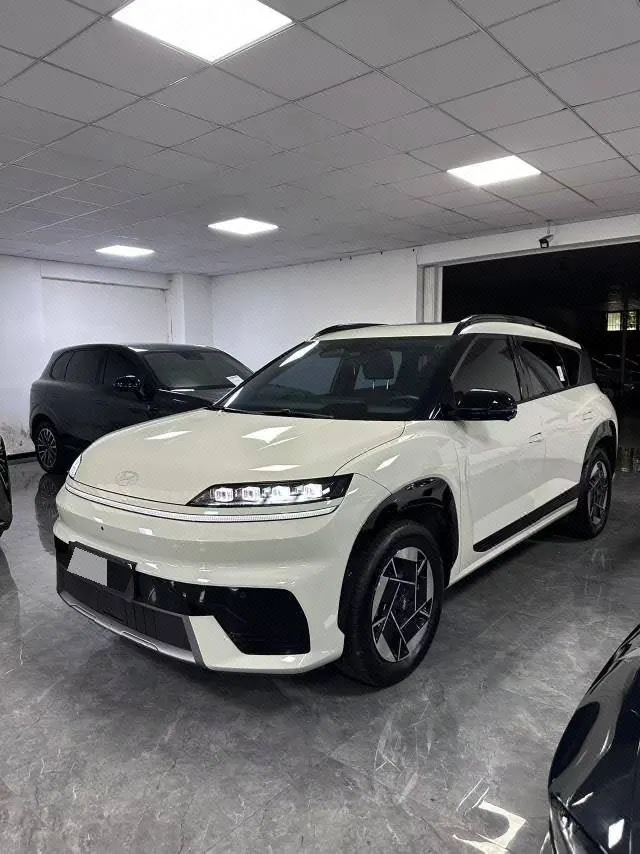 Open image lightbox: Hyundai 2025 EO Yi Europe Two-Drive TECH Edition 64.2kWh Automatic Gear