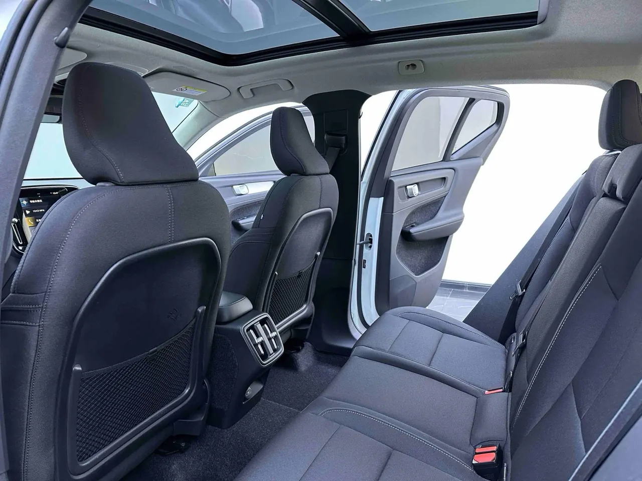 Volvo 2021 XC40 2.0T T4 four-wheel drive smart fashion version of automatic gear 7