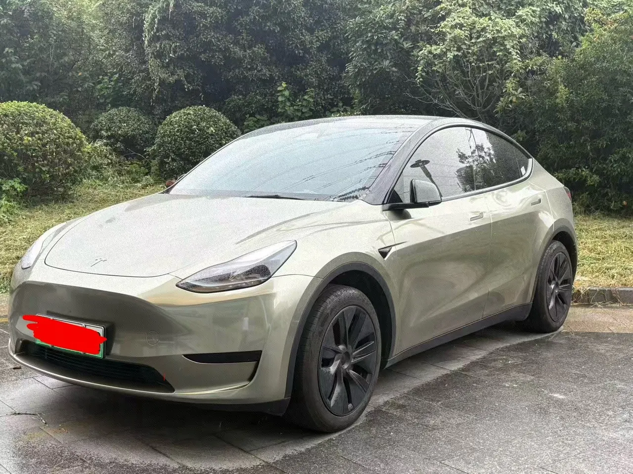Open image lightbox: Tesla 2024 Model Y rear-wheel drive version automatic transmission