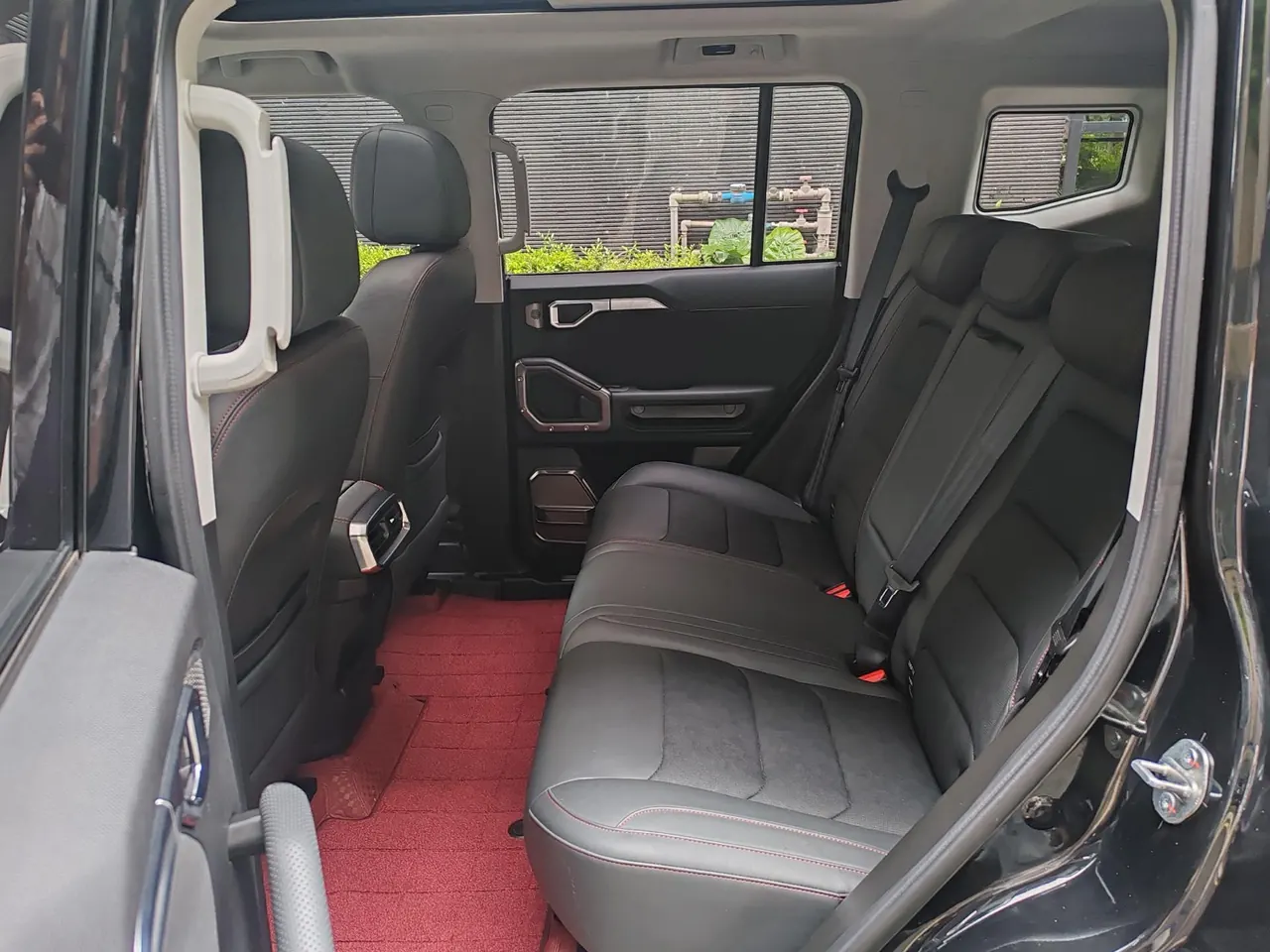 Jetour 2024 Traveler 2.0T Four-Wheel-Drive Cross-Country PRO Entertainment Version Automatic Transmission 3