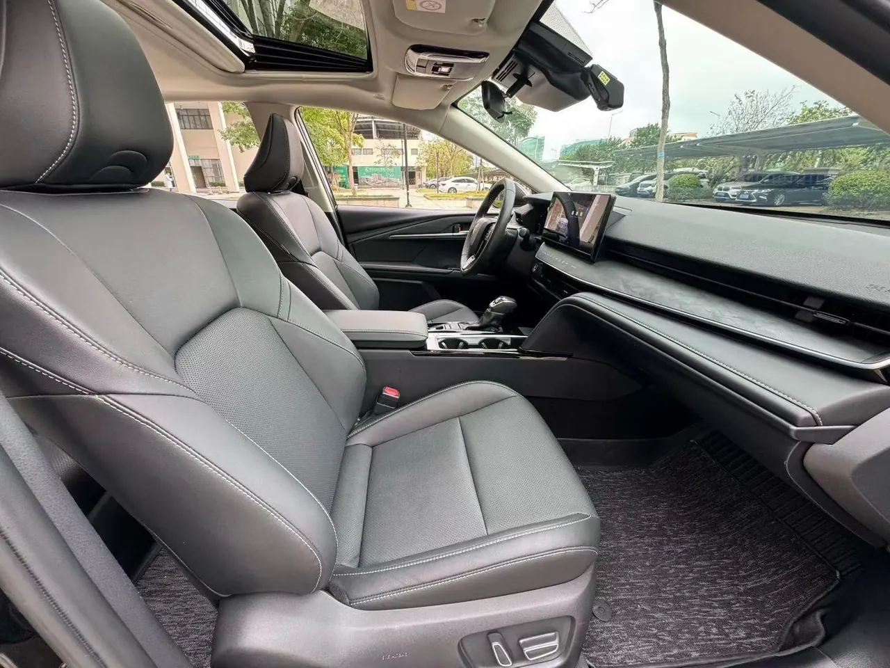 Toyota 2024 Camry 2.0GVP Stepless Deluxe Edition Automatic Transmission 7