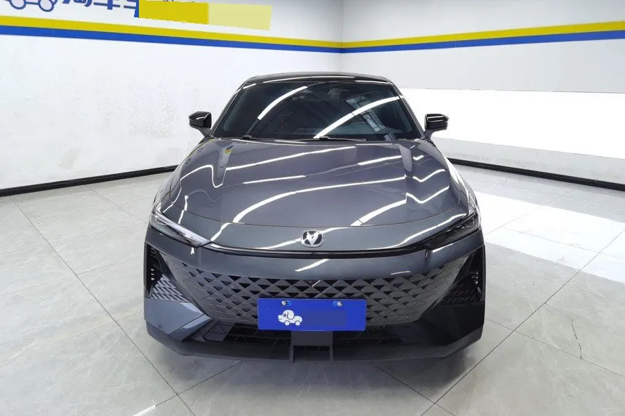 ChangAn 2024 UNI-V 1.5T exclusive automatic gear 3