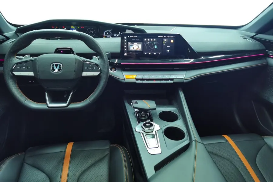 ChangAn 2024 UNI-V 1.5T exclusive automatic gear 4