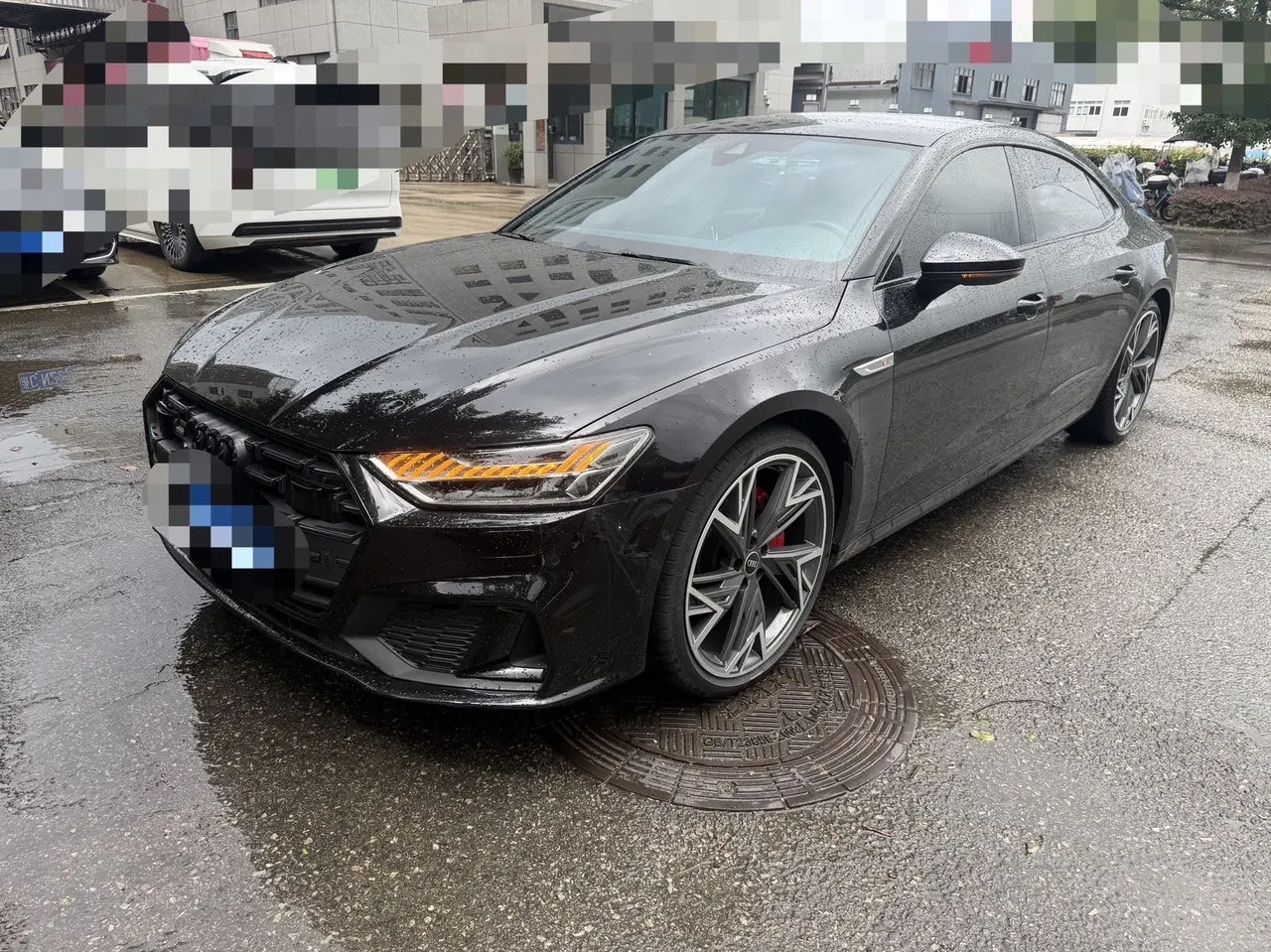 打开图片灯箱:Audi 2024 A7L 2.0TFSI 45TFSI Quattro Black Samurai Edition Automatic Gear
