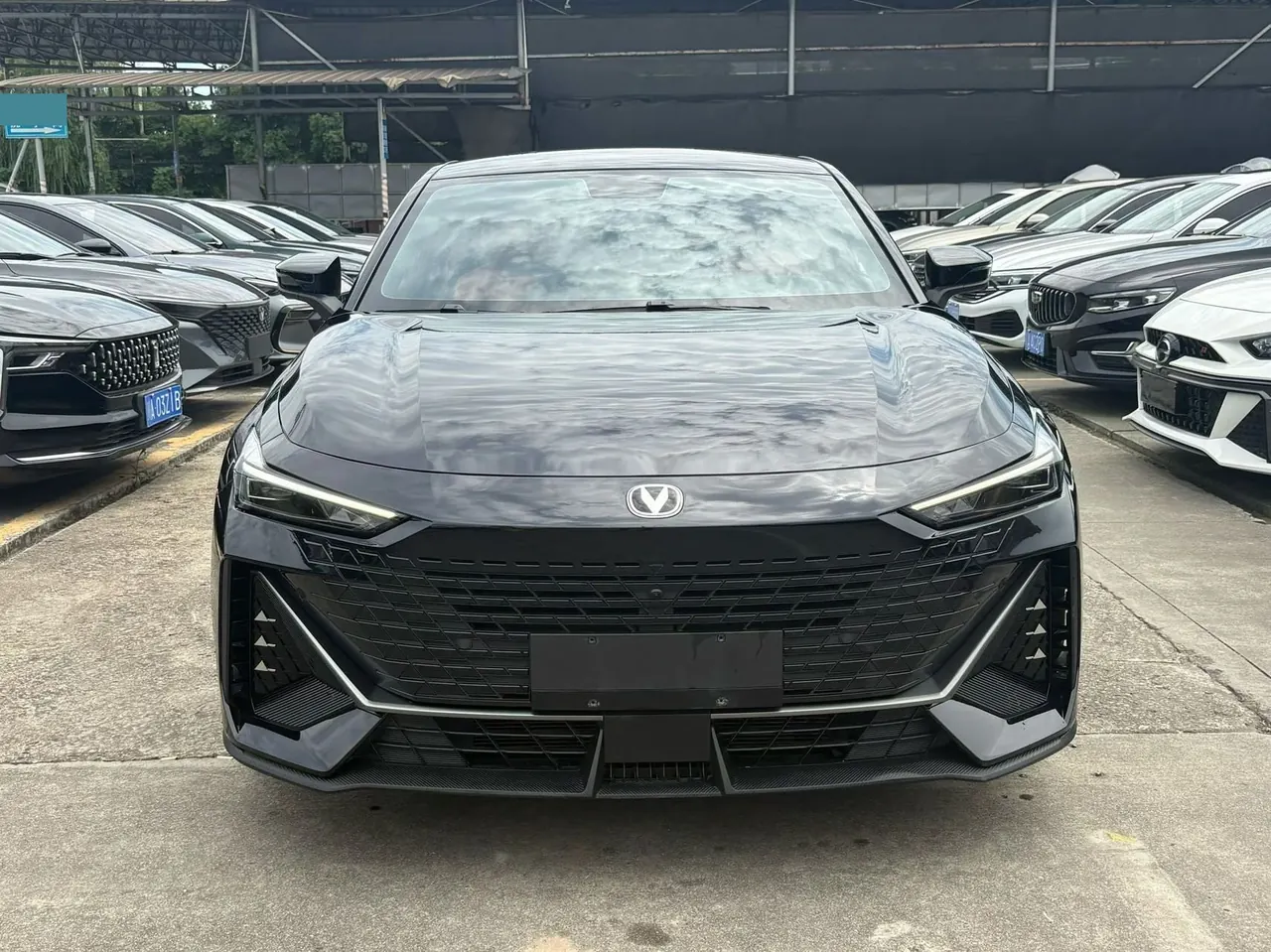 ChangAn 2022 UNI-V 1.5T honorable automatic gear 2