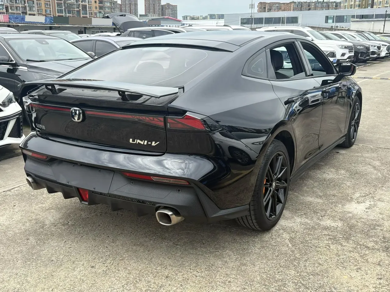 ChangAn 2022 UNI-V 1.5T honorable automatic gear 7