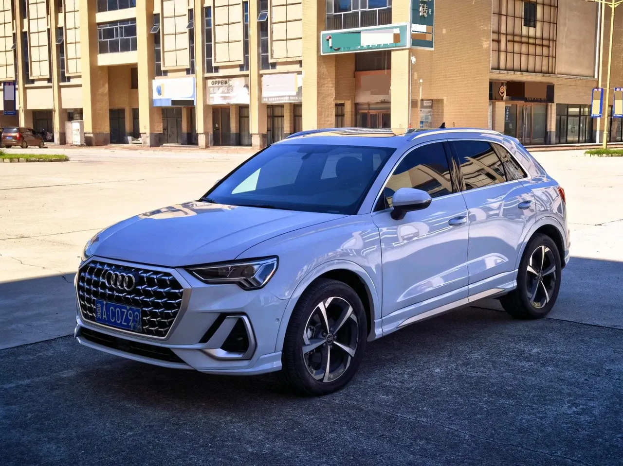 打开图片灯箱:Audi 2026 Q3 1.5TFSI 35TFSI 45th Anniversary Collection Edition Quattro Fashion Dynamic Automatic Gear