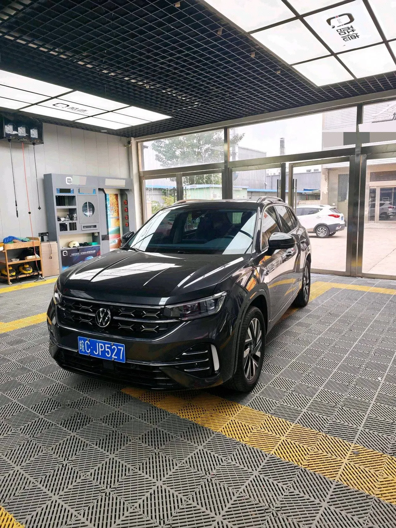 Open image lightbox: Volkswagen 2024 Tanyue 2.0TSI 330TSI Two-Drive R-Line High-Energy Edition Automatic Gear