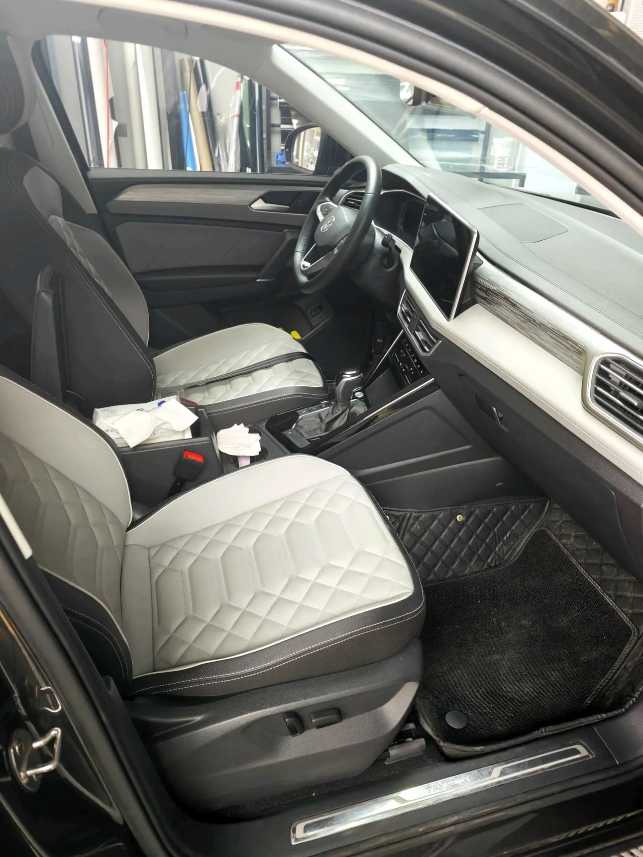 Volkswagen 2024 Tanyue 2.0TSI 330TSI Two-Drive R-Line High-Energy Edition Automatic Gear 3