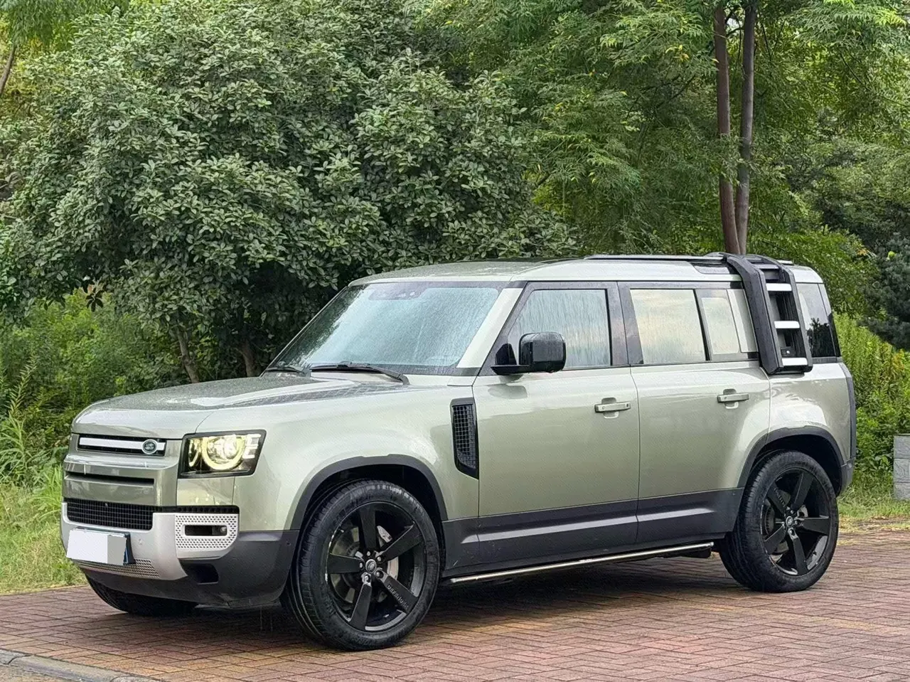 打开图片灯箱:Land Rover Guard (Imported) 2020 Guard 110 3.0T X P400 Automatic Gear