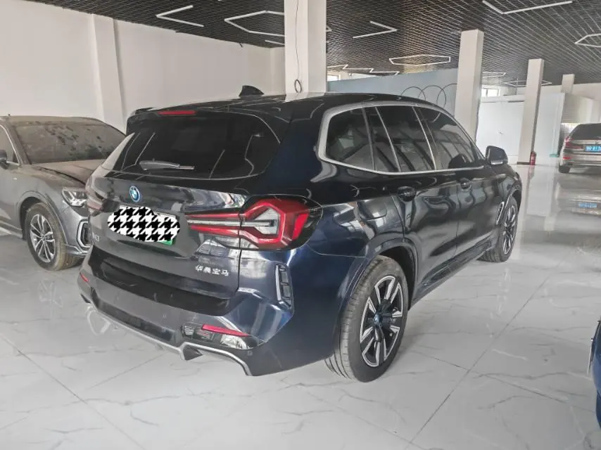 BMW 2024 iX3 leading automatic 5