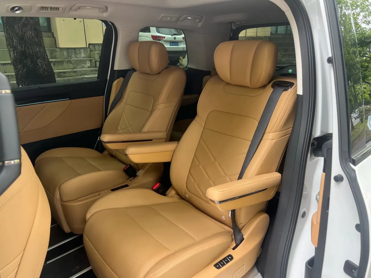 GAC Trumpchi 2024 E8 2.0 150km MAX Automatic Transmission 4