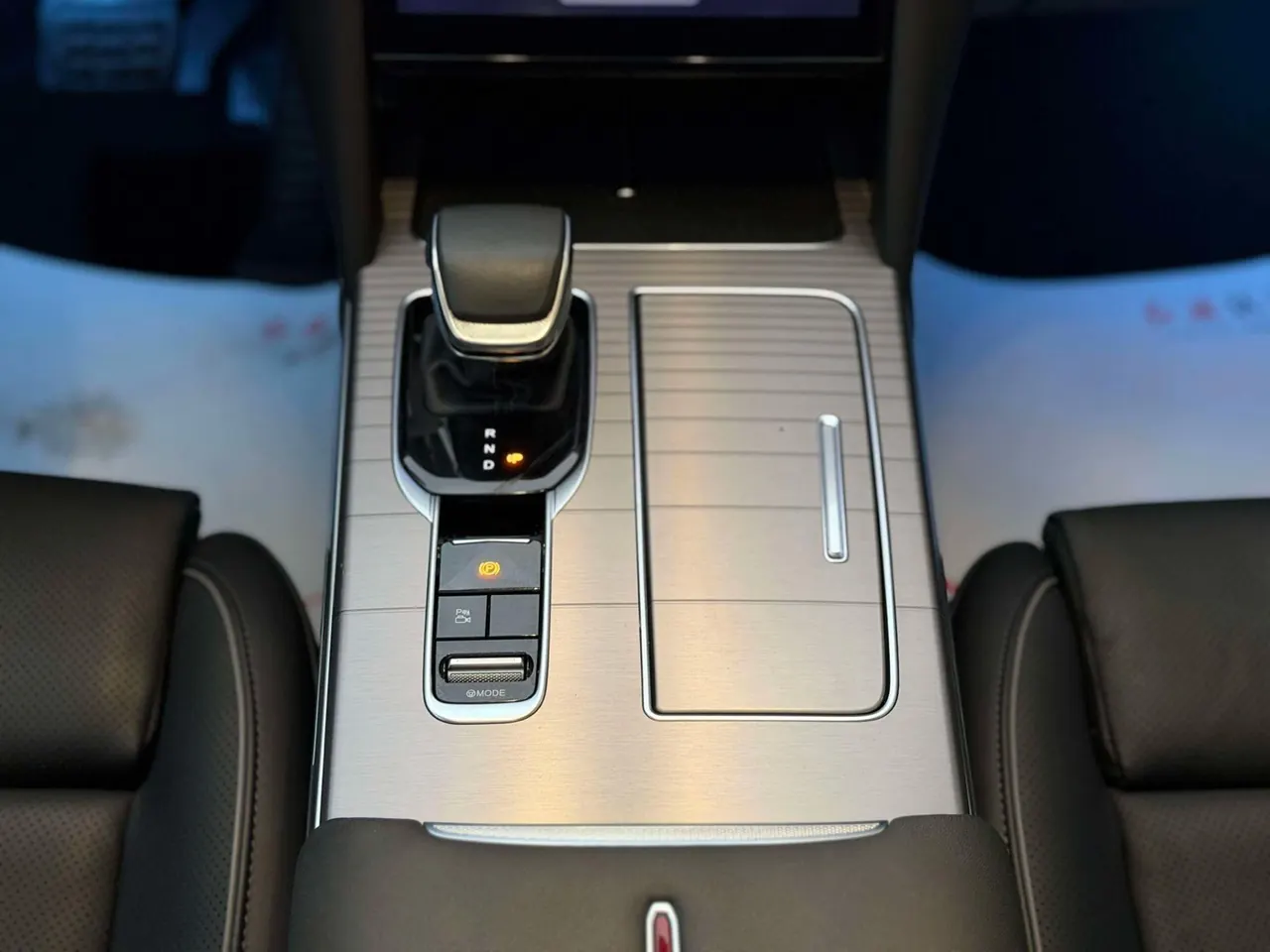 HongQi 2024 HS7 PHEV 2.0T 4-wheel drive flag collar version 6-seat automatic gear 12