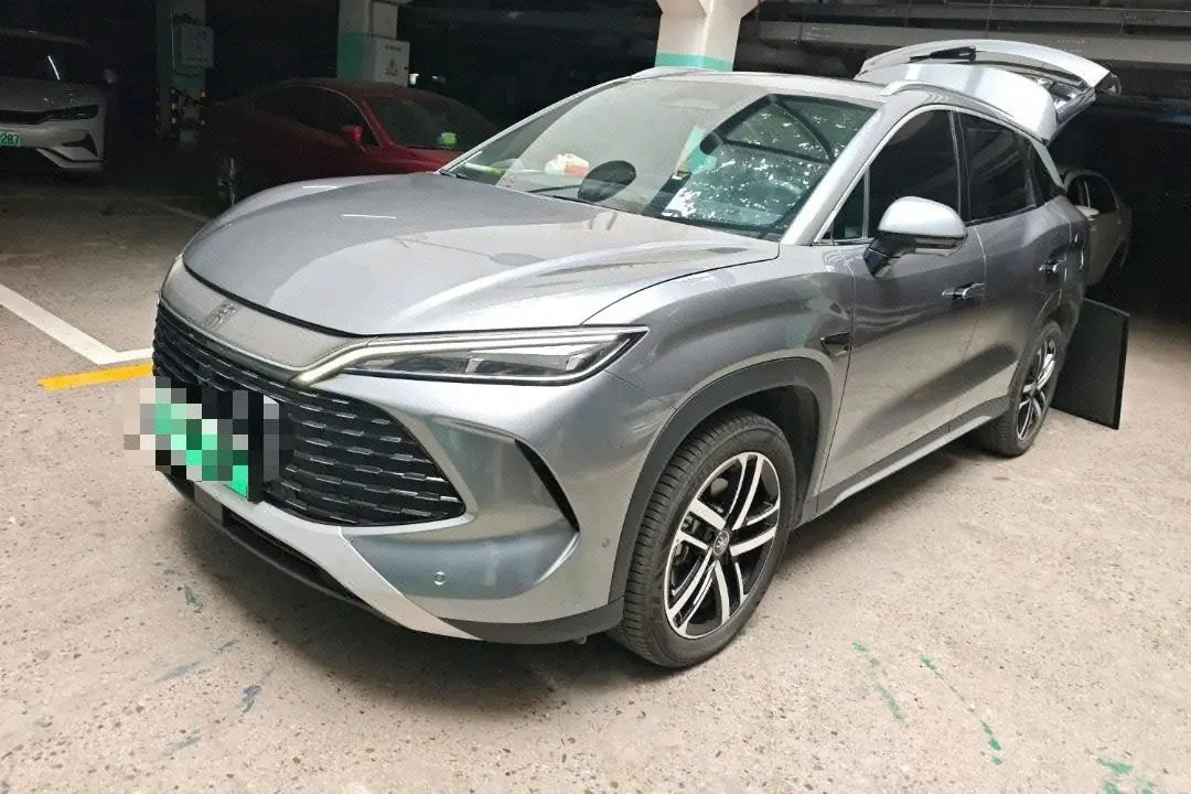 Open image lightbox: BYD 2025 Song L DM-i 1.5 Stepless Smart Driving Edition 112km Exceed Automatic Gear