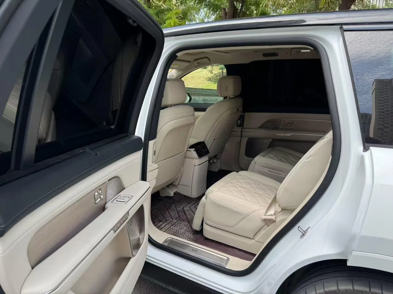 NIO 2026 ES8 6‑Seater Executive Signature Edition Automatic Transmission 5