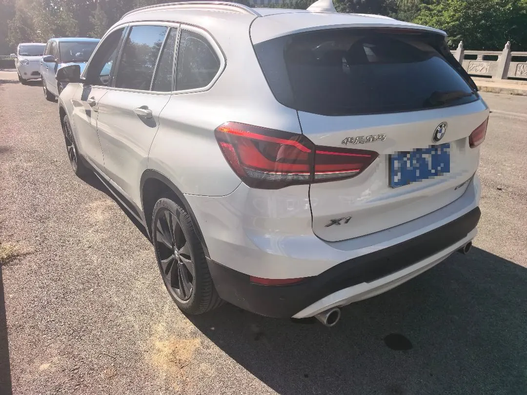 BMW 2021 X1 sDrive20Li 1.5T fashion automatic gear 3
