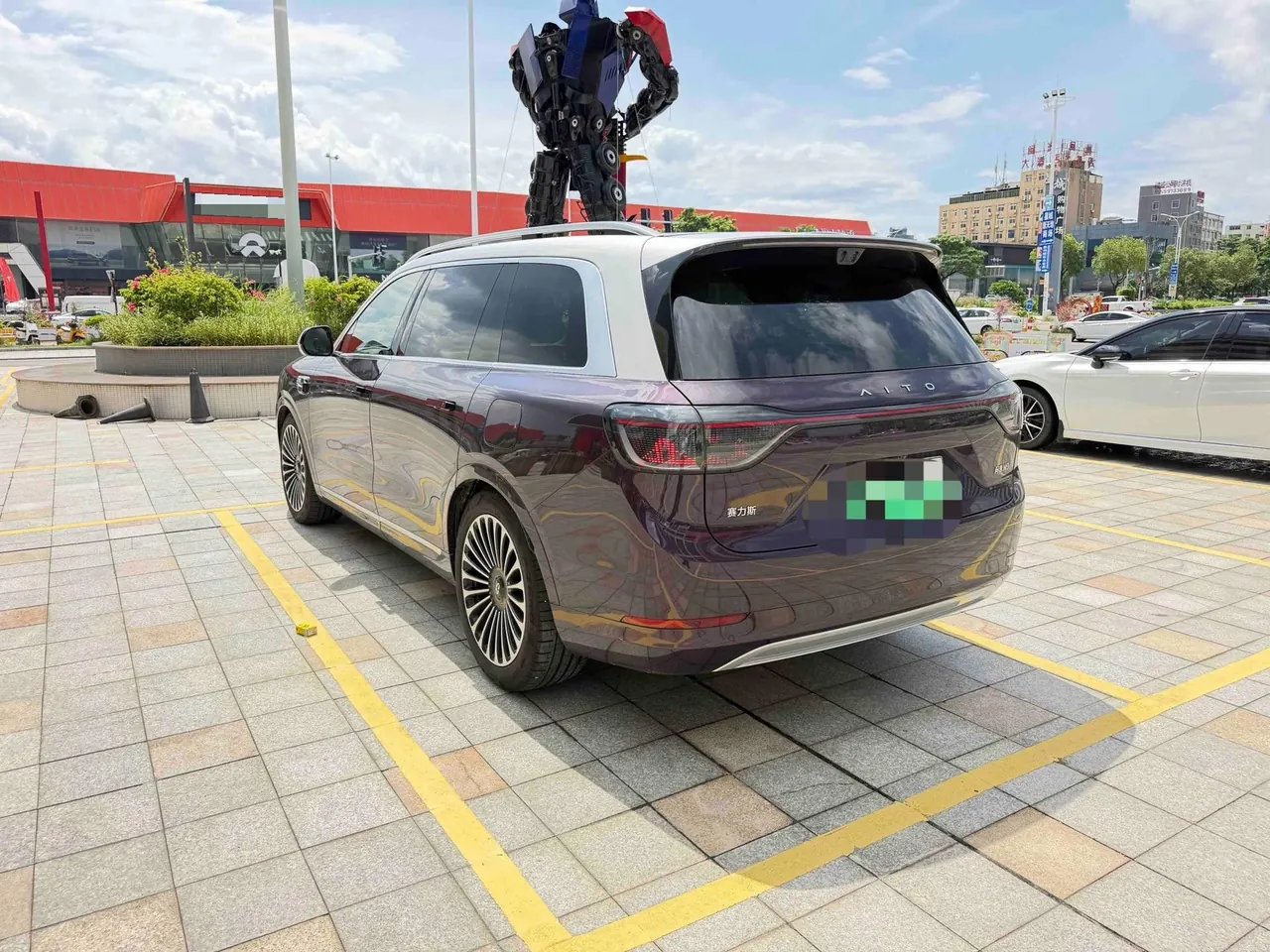 AITO 2025 AITO M9 extended range Ultra version 52kWh5 seat version automatic gear 5