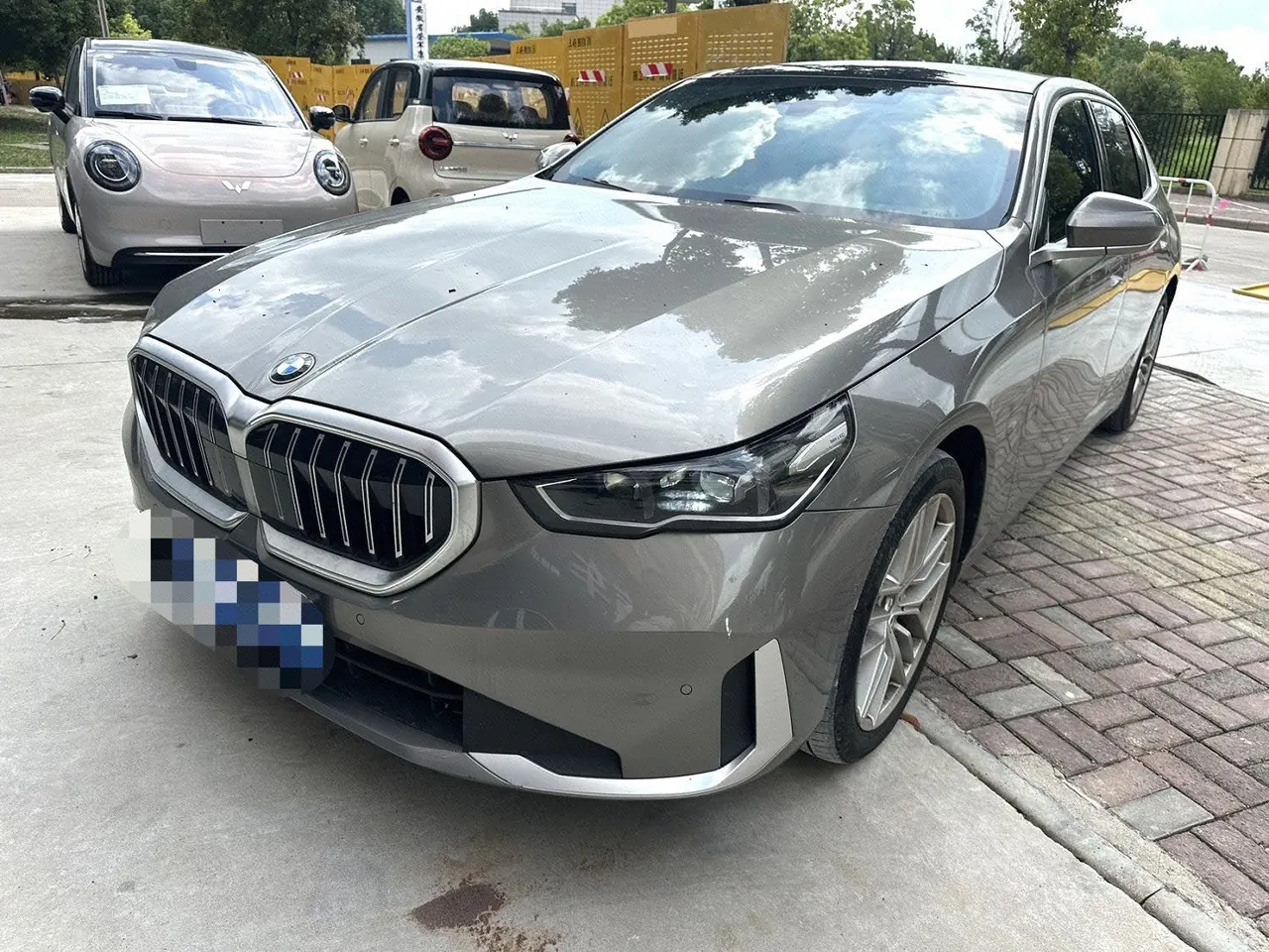 Open image lightbox: BMW 5 Series 2024 525Li 2.0T Luxury Suit Automatic Gear