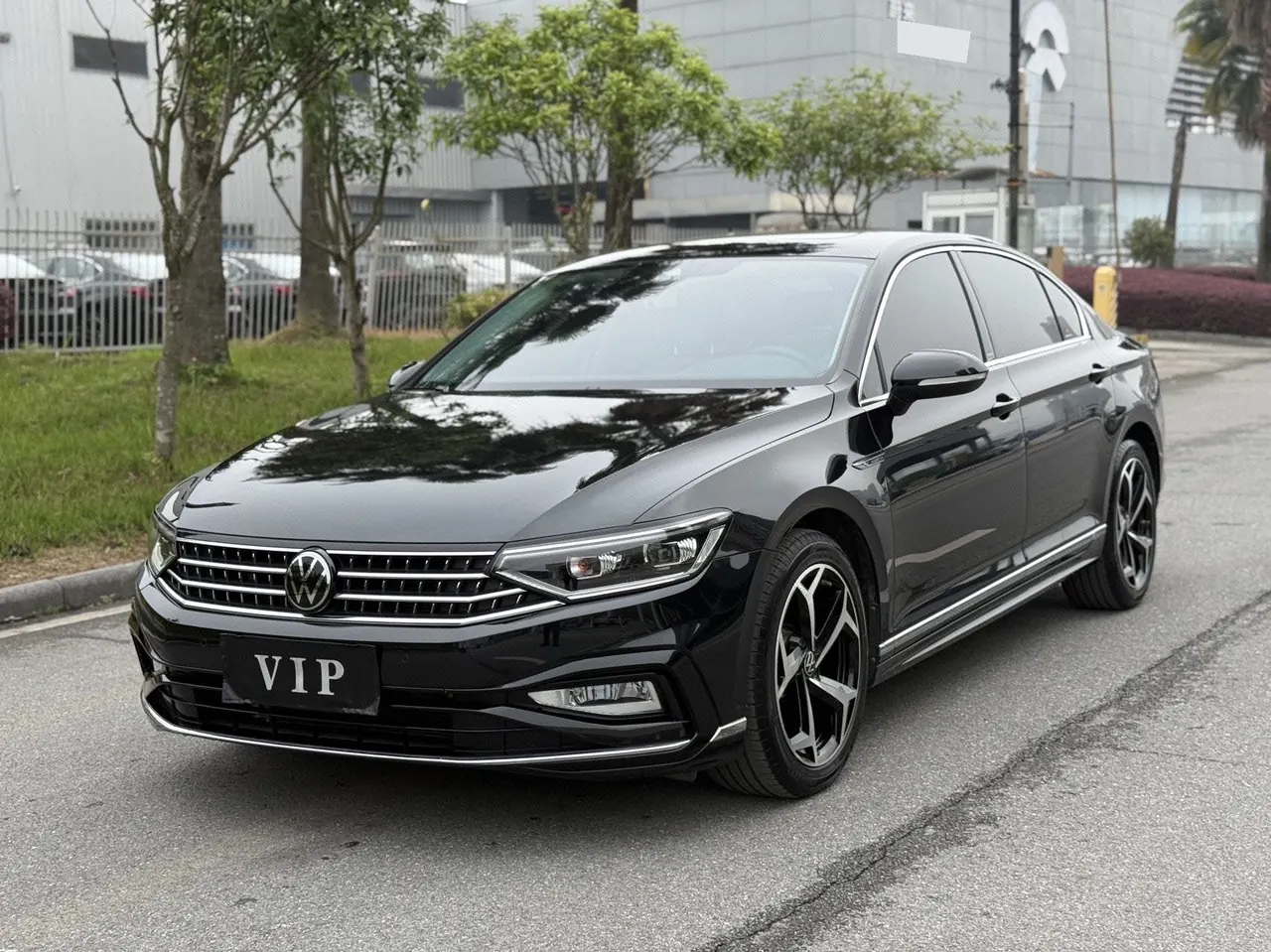 Open image lightbox: Volkswagen 2023 Magotan 2.0TSI 330TSI 2 million Commemorative Luxury Automatic Gear