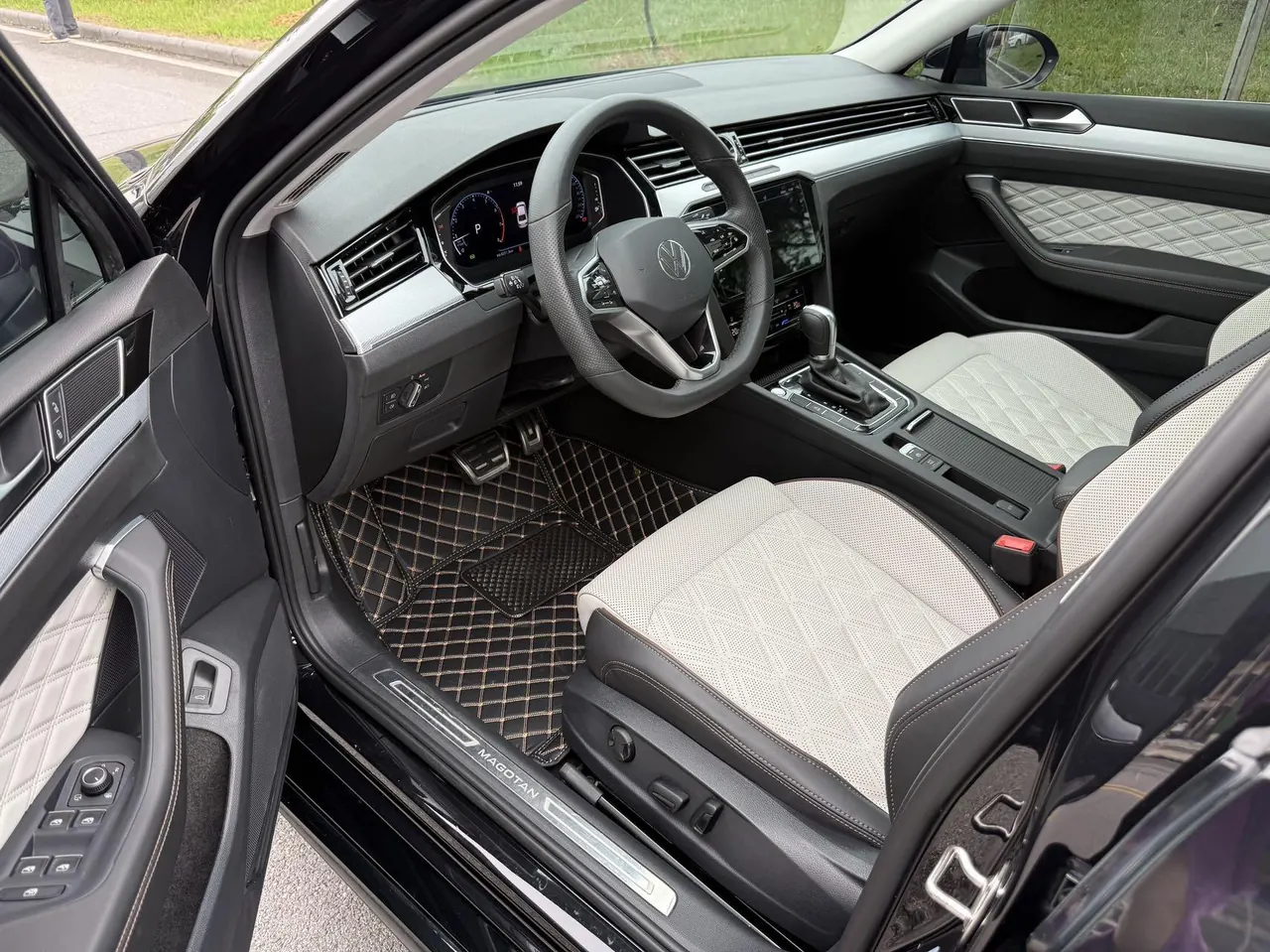 Volkswagen 2023 Magotan 2.0TSI 330TSI 2 million Commemorative Luxury Automatic Gear 4