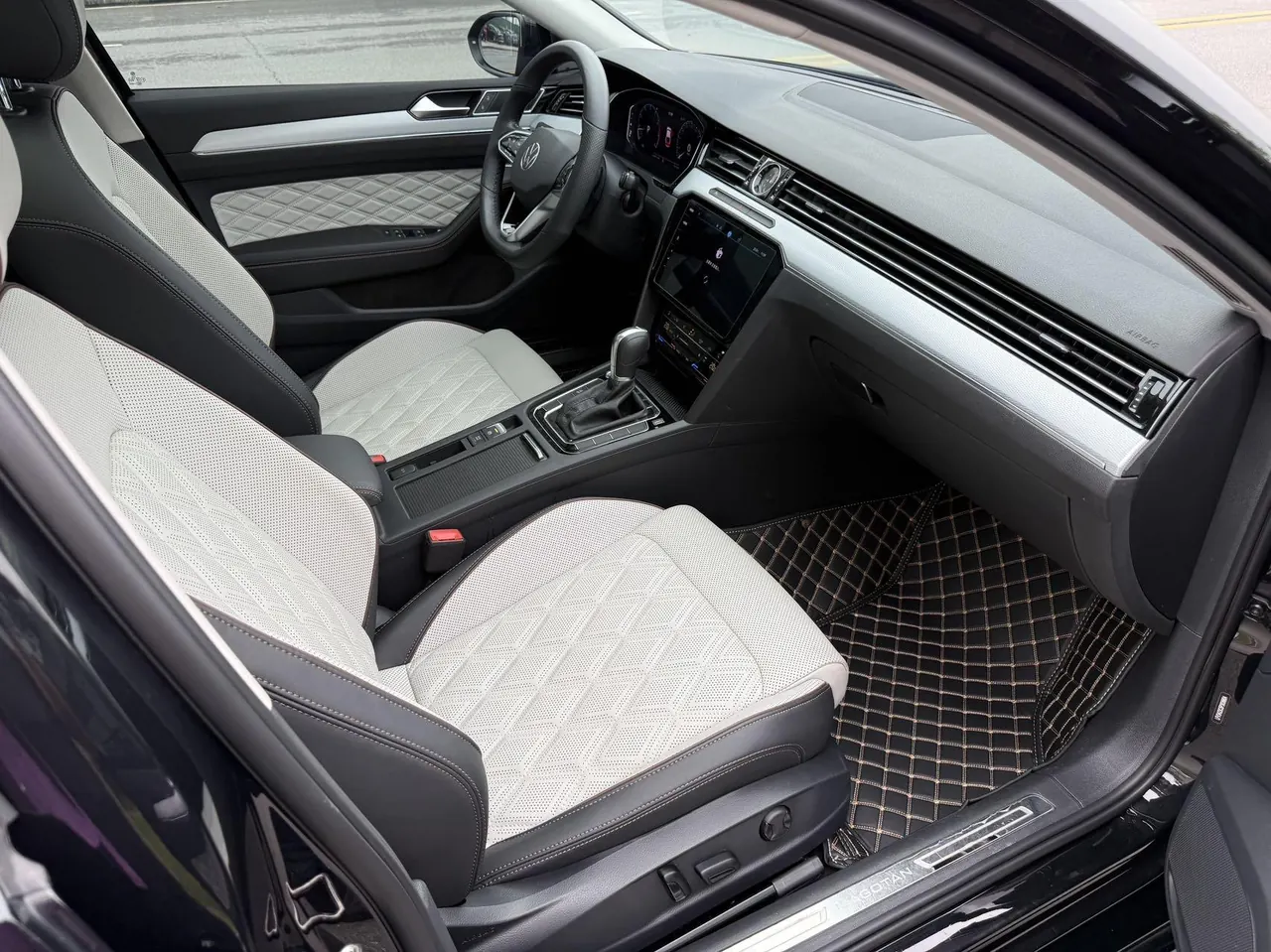 Volkswagen 2023 Magotan 2.0TSI 330TSI 2 million Commemorative Luxury Automatic Gear 5