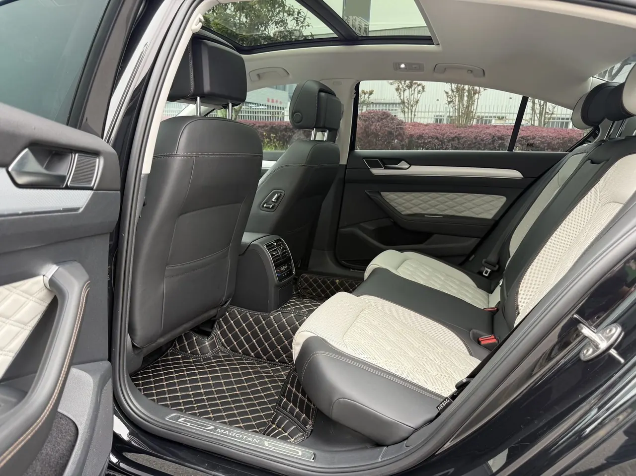 Volkswagen 2023 Magotan 2.0TSI 330TSI 2 million Commemorative Luxury Automatic Gear 6