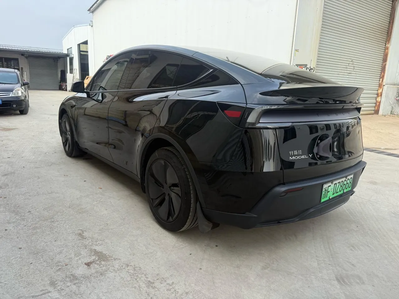 Tesla 2025 Model Y Rear Wheel Drive First Edition Automatic Transmission 3