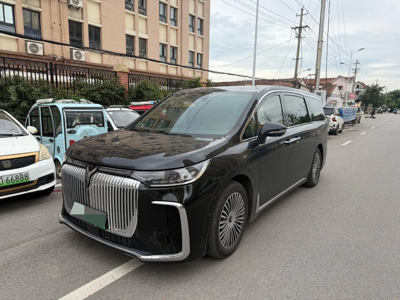打开图片灯箱:Voyah 2025 dreamers PHEV 1.5T four-wheel drive distinguished Kunpeng version automatic gear