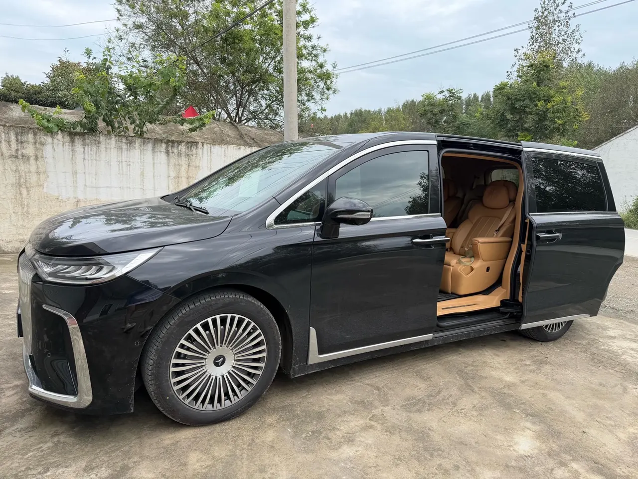 Voyah 2025 dreamers PHEV 1.5T four-wheel drive distinguished Kunpeng version automatic gear 5