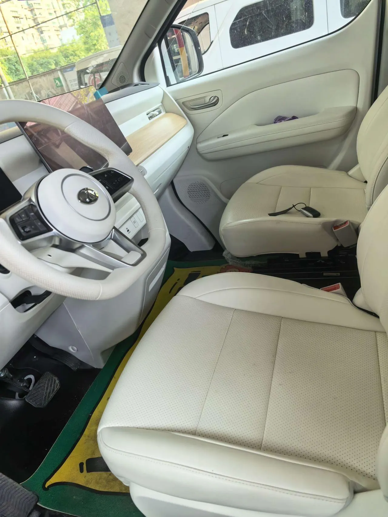 Reach 2026 R5 Passenger Transport Smart Travel Overcharge Exceed Type Ⅰ 6-seat Automatic Gear 2