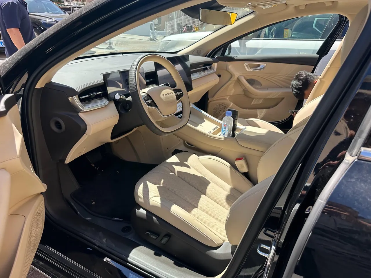 Roewe 2025 M7 DMH 1.5 160km Premium Edition Automatic Gear 4
