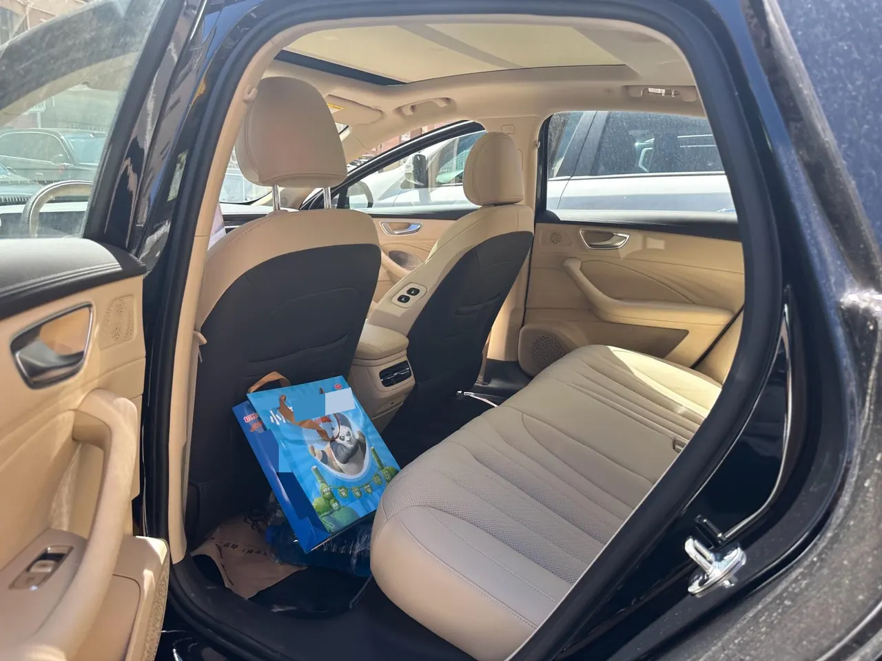 Roewe 2025 M7 DMH 1.5 160km Premium Edition Automatic Gear 5
