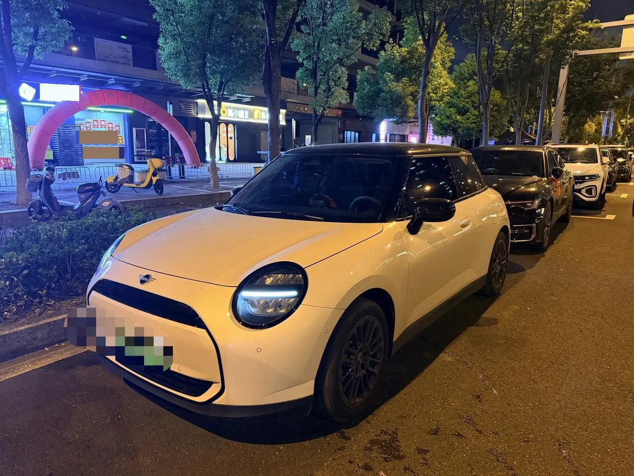 Open image lightbox: MINI 2026 Mini Cooper E 456km COOPER E Classic Automatic