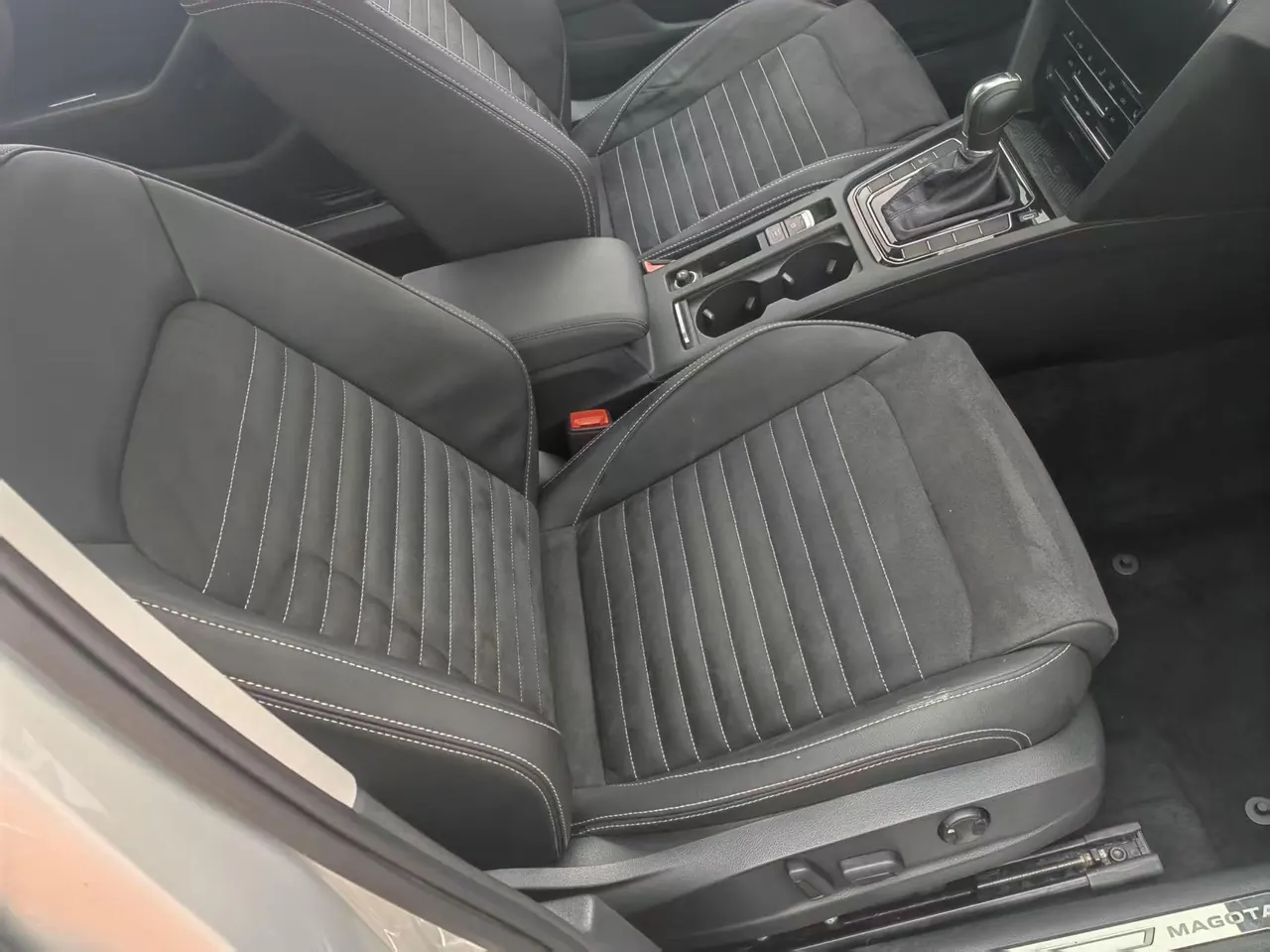 Volkswagen 2020 Magotan 2.0TSI 330TSI luxury automatic transmission 9