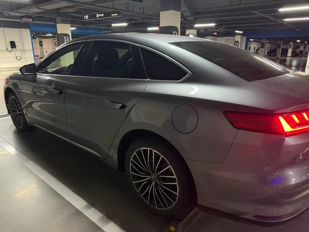 BYD 2020 Han DM 2.0T four-wheel drive performance version luxury automatic gear 3