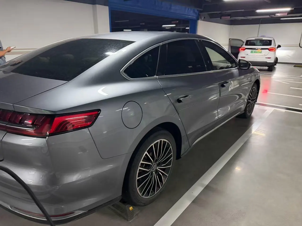 BYD 2020 Han DM 2.0T four-wheel drive performance version luxury automatic gear 5