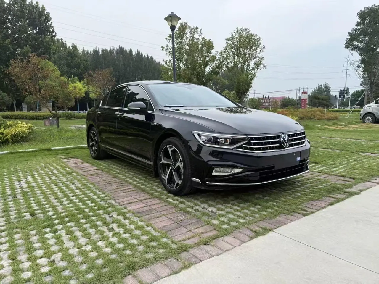Volkswagen 2023 Magotan 2.0TSI 330TSI 2 million Commemorative Luxury Automatic Gear 3