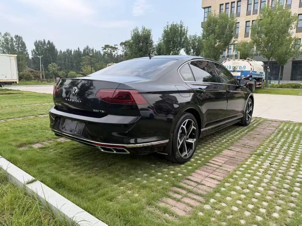 Volkswagen 2023 Magotan 2.0TSI 330TSI 2 million Commemorative Luxury Automatic Gear 5