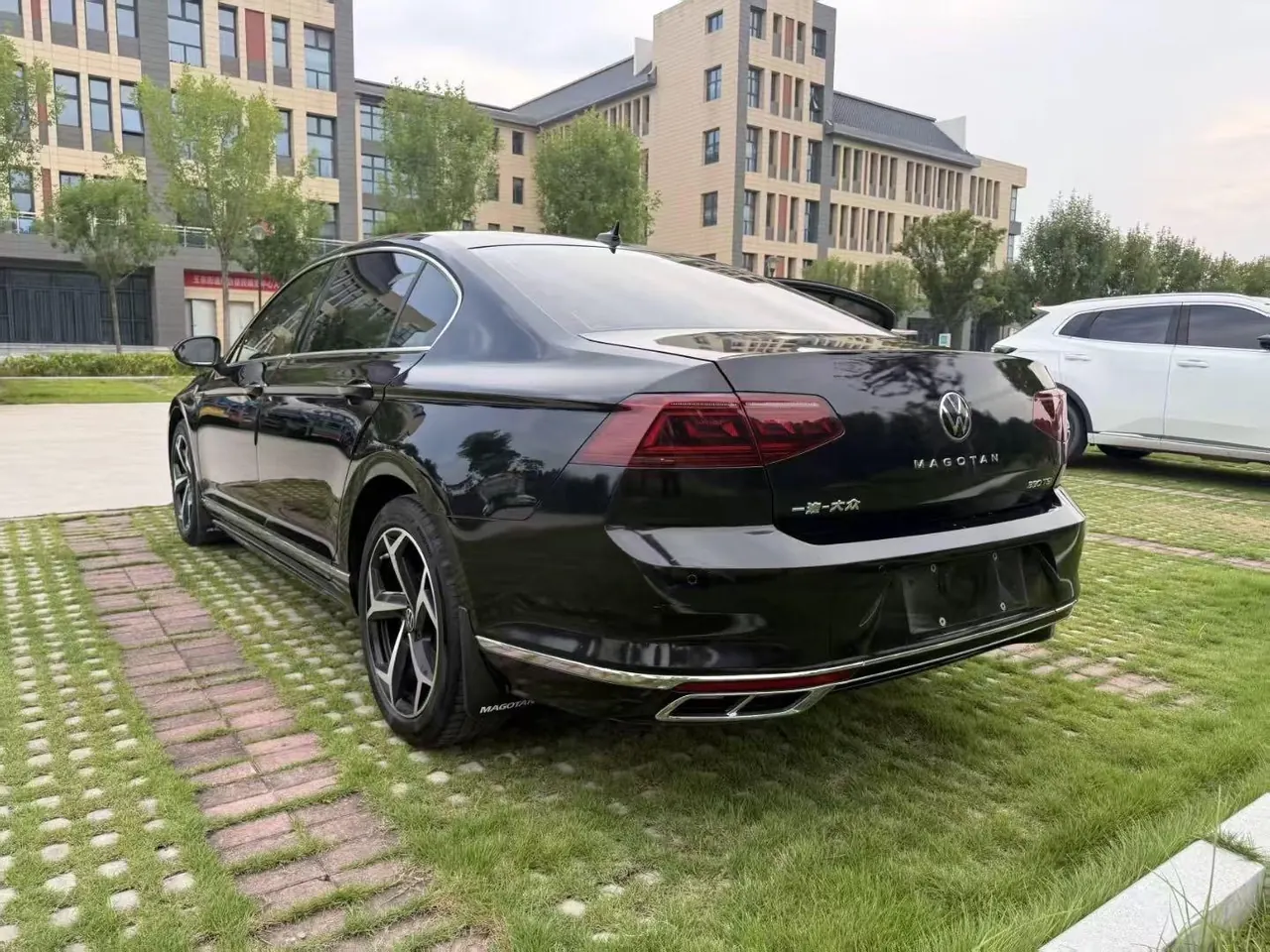 Volkswagen 2023 Magotan 2.0TSI 330TSI 2 million Commemorative Luxury Automatic Gear 6