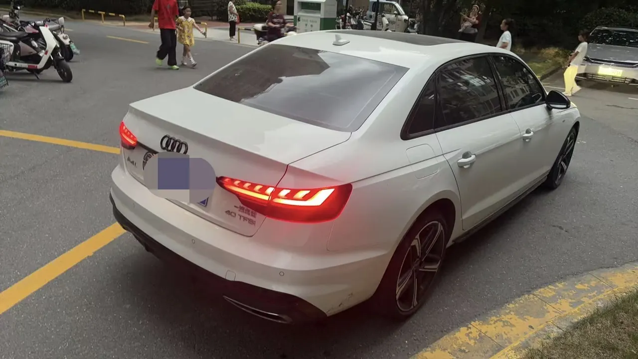 Audi 2024 A4L 2.0TFSI 40TFSI Deluxe Dynamic Automatic 2