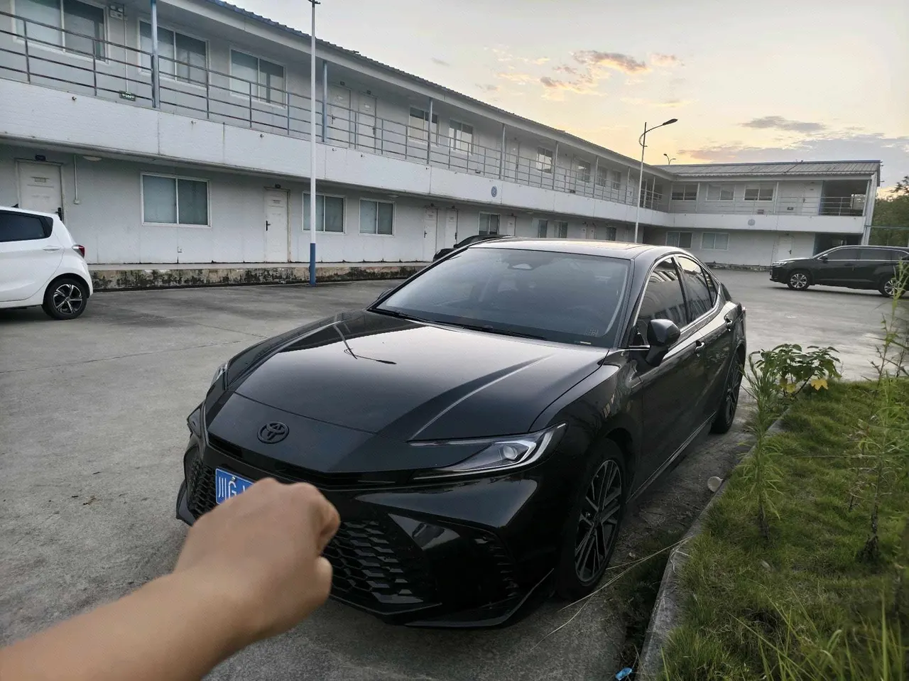 打开图片灯箱:Toyota 2026 Camry Double Engine 2.0HSE Stepless Sports Lite Edition Automatic Gear